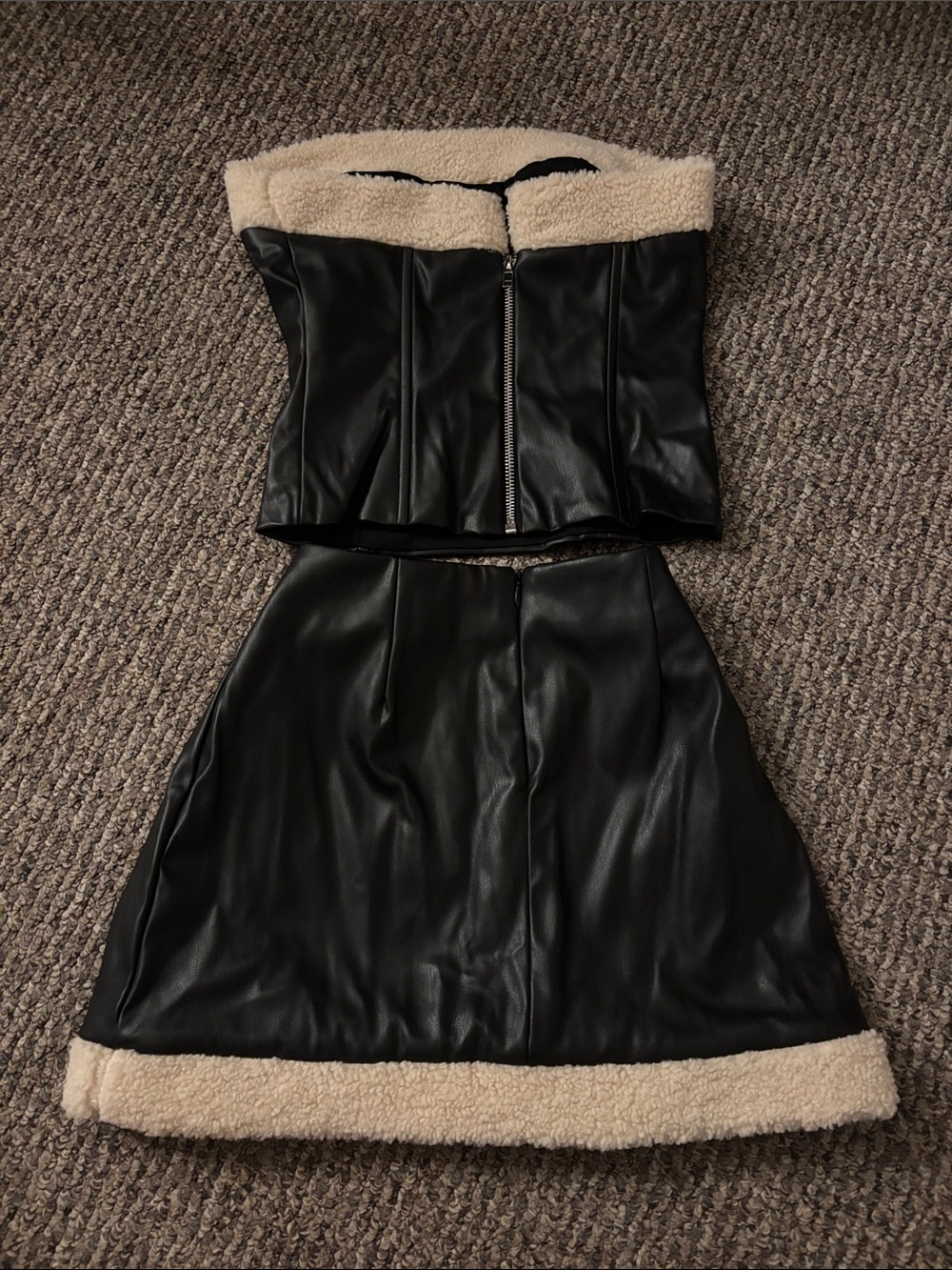 Black Faux Leather Mini Skirt with Cream Shearling Trim Top/Never Worn,Brand New - Picture 2 of 2